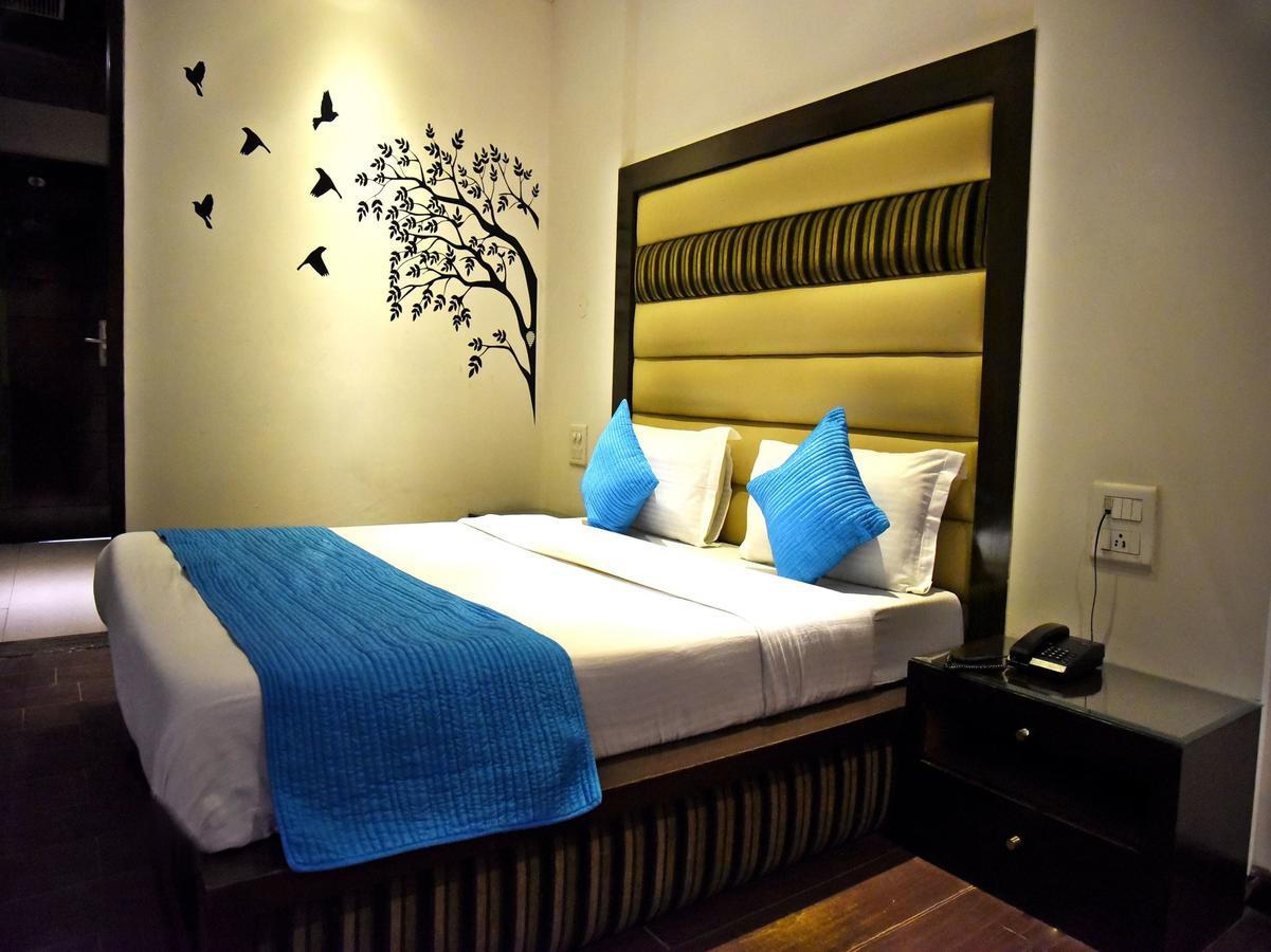 Hotel Landmark Chandīgarh Exterior foto