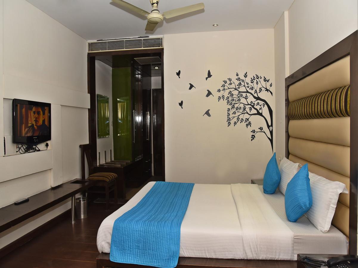 Hotel Landmark Chandīgarh Exterior foto